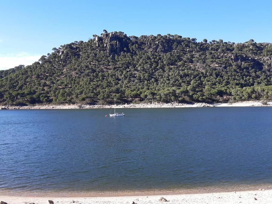Acogedor Apartamento Con Bellas Vistas Al Embalse San Martín de Valdeiglesias Eksteriør billede